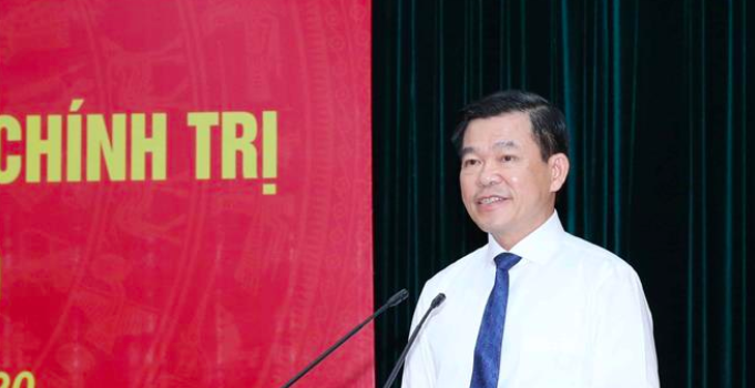 Tân Phó Trưởng Ban Dân vận Trung ương phát biểu tại Hội nghị. Ảnh TTXVN
