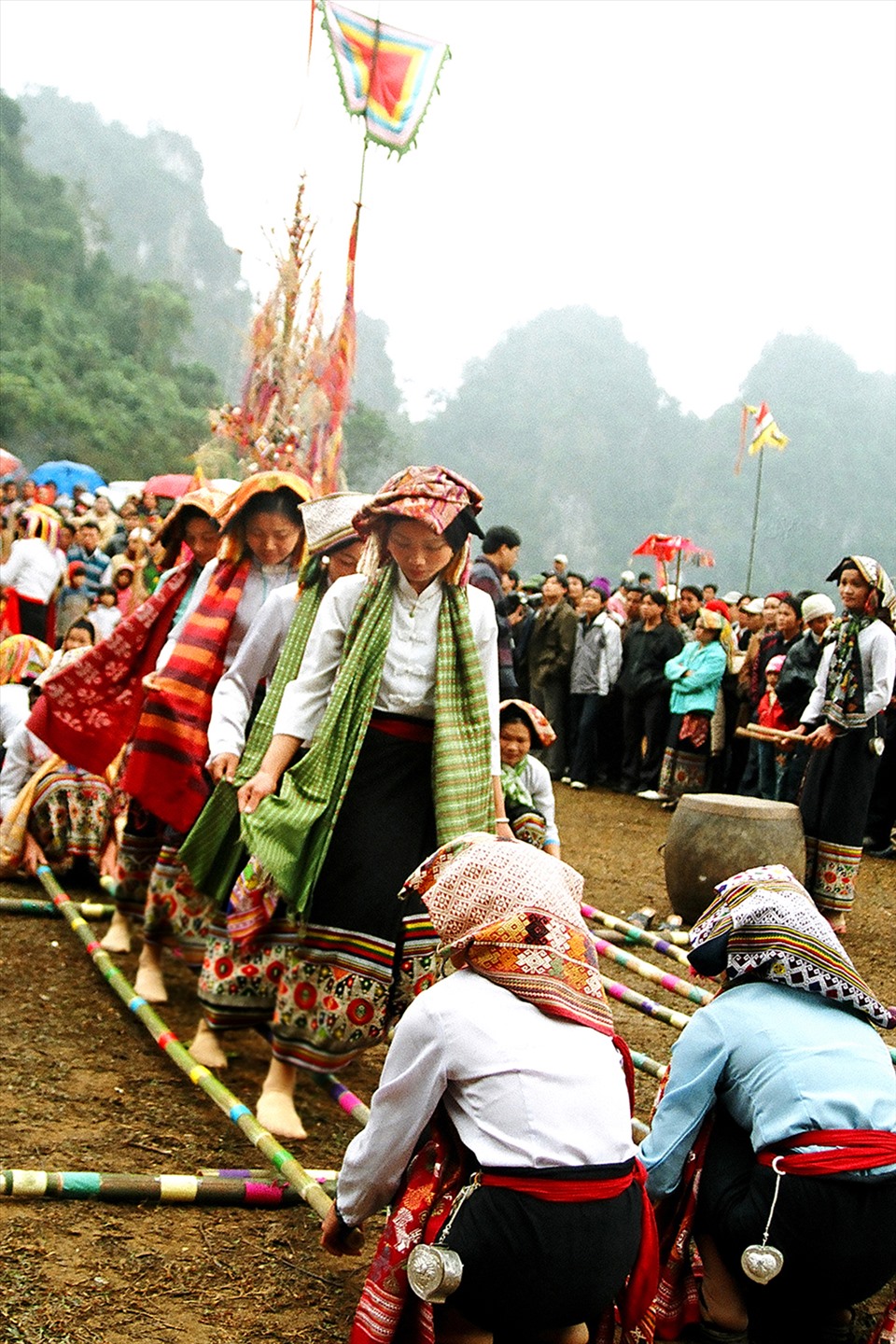 Lễ hội Xuân xứ Nghệ trên thượng nguồn sông Hiếu. Ảnh: PVT