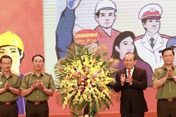 Tuyên dương điển hình trong phong trào "Toàn dân bảo vệ an ninh Tổ Quốc"