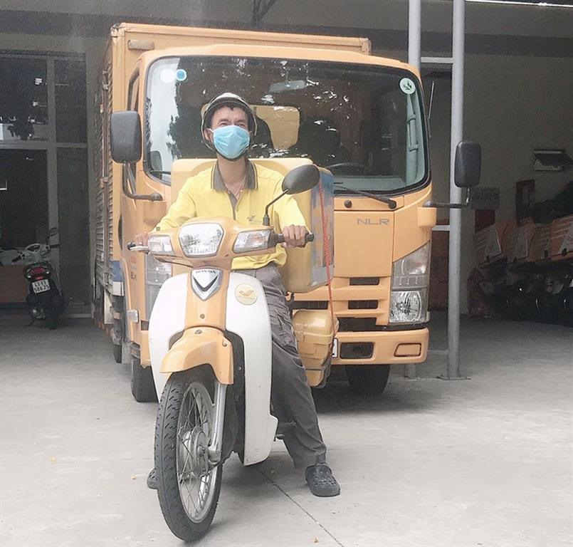Bưu tá Võ Văn Long