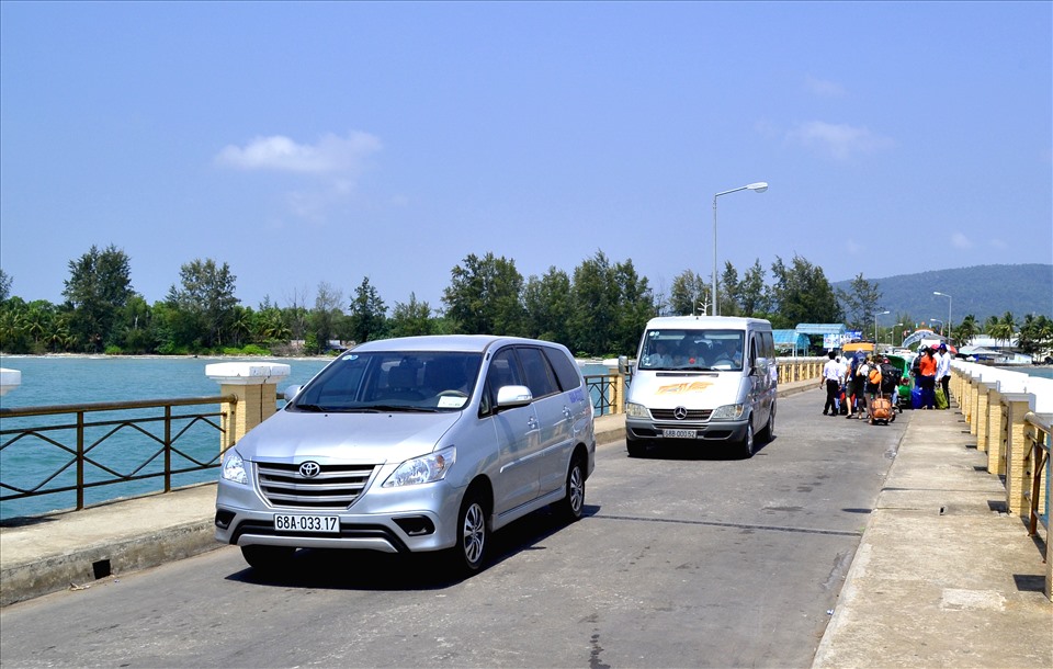 Tạm dừng vận chuyển của các tuyến vận tải hành khách cố định liên tỉnh, các hoạt động vận tải của xe hợp đồng, xe du lịch, xe taxi đến TP. Đà Nẵng. Ảnh: LT