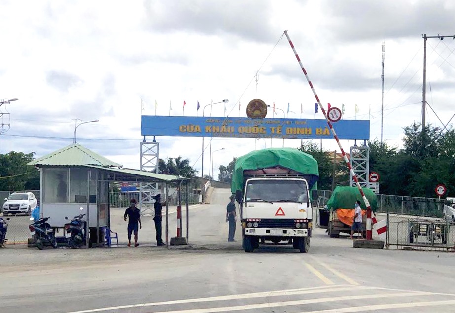 Cửa khẩu Dinh Bà. Ảnh: LT