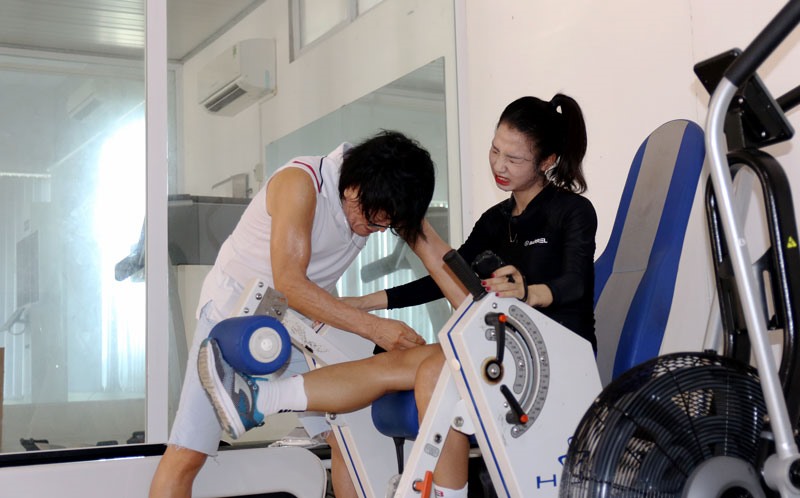 Trần Thị Duyên thực hiện một bài tập. Ảnh: VFF
