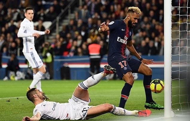Choupo-Moting từng bị chỉ trích, mỉa mai dữ dội khi bỏ lỡ cơ hội khó tin như thế này. Ảnh: Getty.