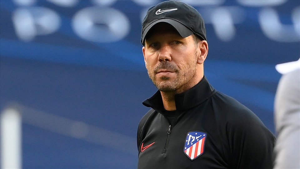 Simeone đang nghĩ gì? Ảnh: Sky Sports.