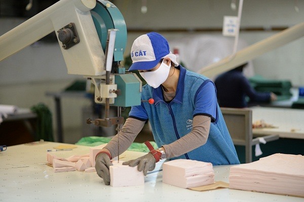Các đơn vị trực thuộc Vinatex điều chỉnh linh hoạt phương án sản xuất để tăng doanh thu. Ảnh: VNT