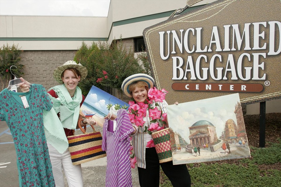 Cửa hàng của Unclaimed Baggage đã trở thành một trong những điểm hút khách du lịch ở tiểu bang Alabama, Mỹ. Ảnh: Reddit