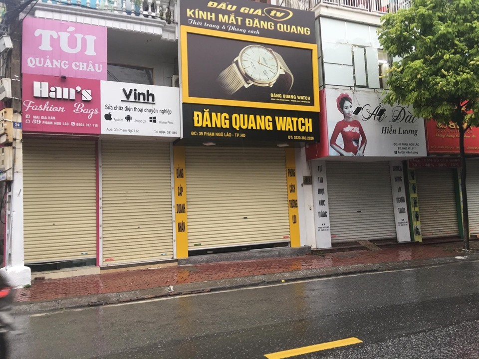Các cửa hàng đóng cửa - ảnh BT