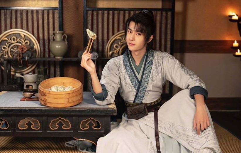 Tạo hình của Vương Nhất Bác trong “Hữu Phỉ” nhận nhiều khen ngợi từ người hâm mộ. Ảnh nguồn: Mnet.
