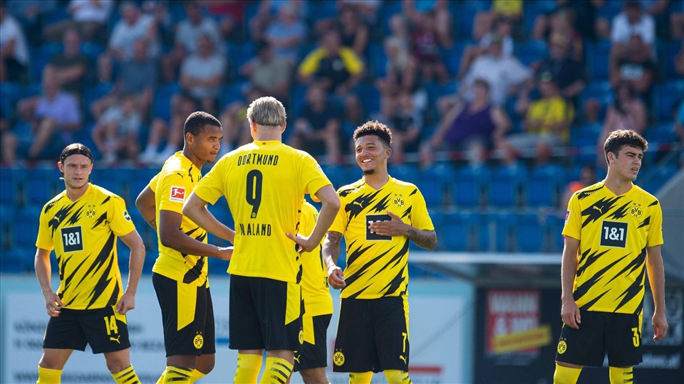 Nếu Sancho ở lại Dortmund mùa 2020-21, sẽ có thêm Real Madrid và Barcelona tham gia cuộc đua giành chữ ký của anh. Ảnh: Getty Images
