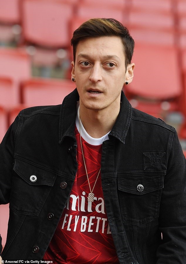 Ozil quyết ở lại. Ảnh: Getty.