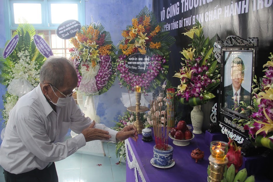 Nhân dân Thừa Thiên Huế viếng nguyên Tổng Bí thư Lê Khả Phiêu