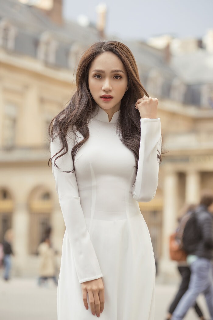 Hương Giang vừa qua đã gặp không ít sóng gió khi công khai tình cảm. Ảnh: NSCC