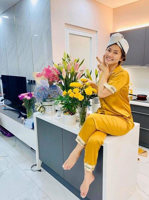 Căn hộ có tông trắng. Ảnh: NSCC