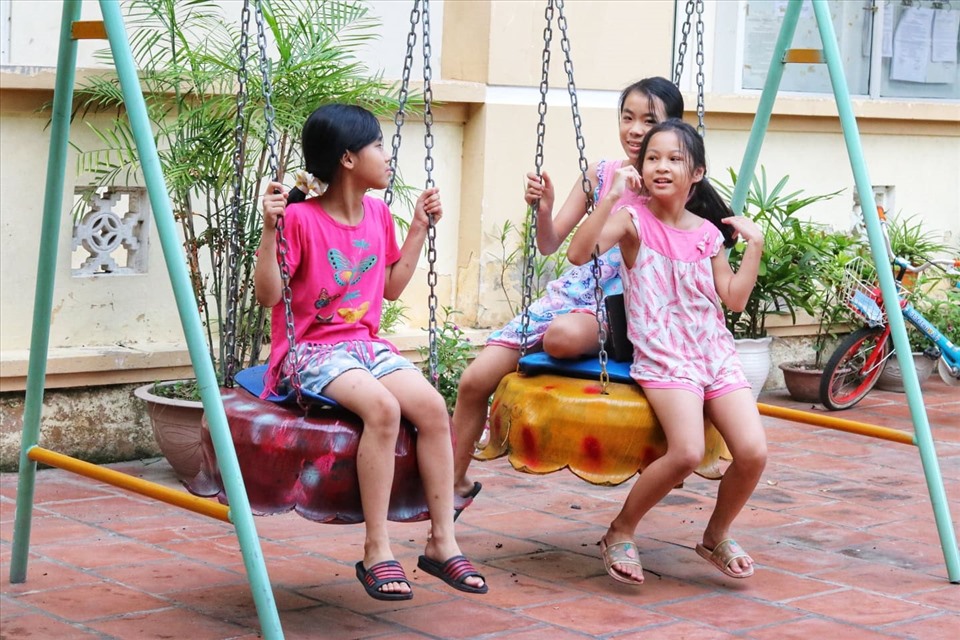 Những món đồ chơi làm từ vật liệu tái chế thân thiện, sinh động, đảm bảo an toàn cho người sử dụng.