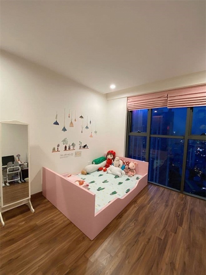 Phòng ngủ con gái nữ diễn viên. Ảnh: NSCC