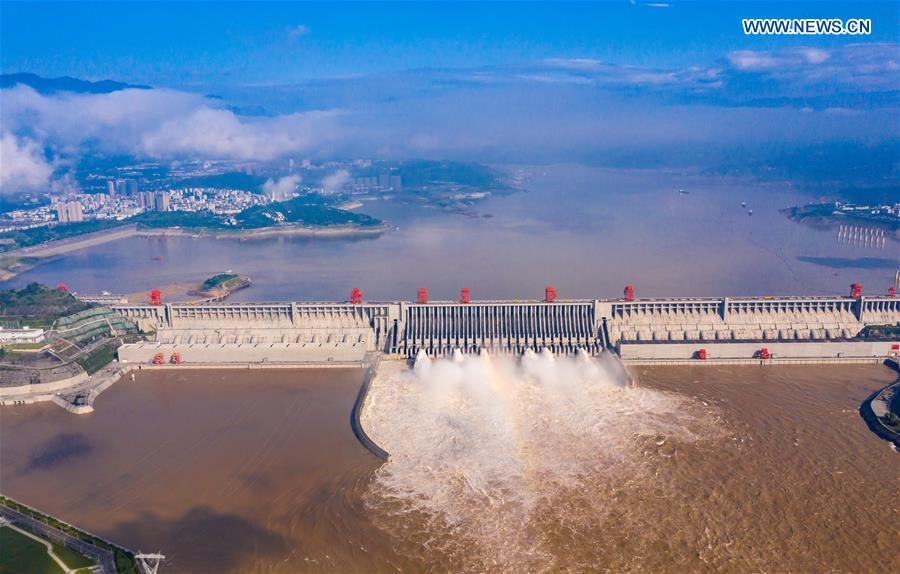 Sông Dương Tử ghi nhận đợt lũ thứ 4, đập Tam Hiệp xả lũ hôm 14.8. Ảnh: Tân Hoa Xã