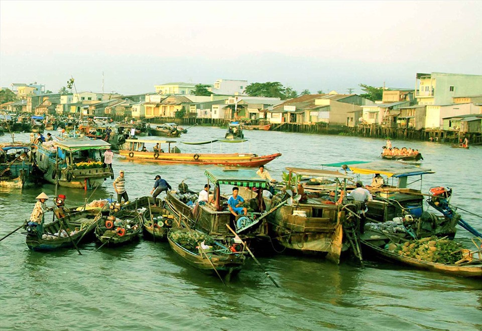 Chợ nổi Cái Răng - Cần Thơ.