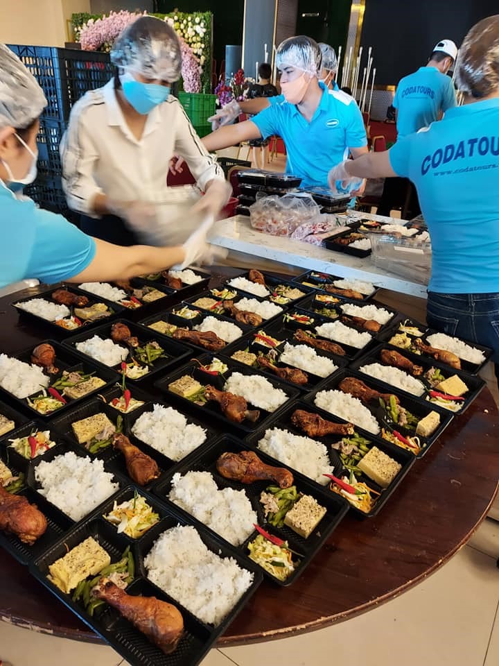 Chương trình 20 nghìn suất ăn cho 16 ngày do Liên đoàn Lao động thành phố Đà Nẵng tổ chức đã triển khai từ ngày 17.8. Ảnh: Lê Thanh Quyết
