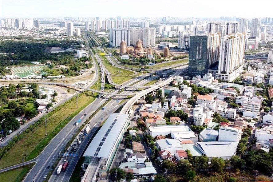 Khu phía đông TPHCM - nơi tập trung các dự án hạ tầng lớn được xây dựng, trong đó có dự án metro số 1 (Bến Thành - Suối Tiên) sẽ hoàn thành cuối năm 2021. Ảnh: Minh Quân