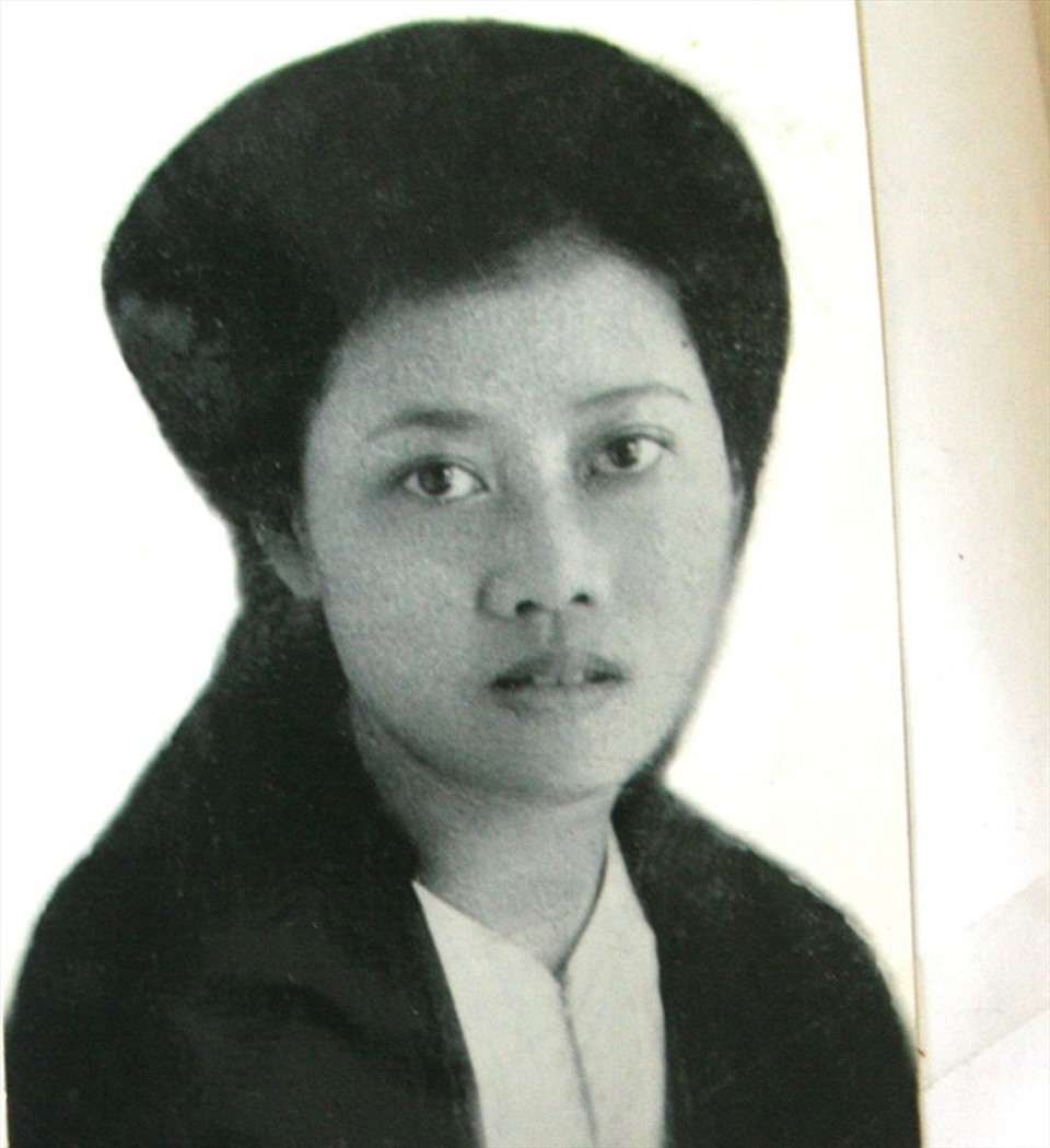 Chân dung bà Lê Thi ngày trẻ. Ảnh tư liệu tại triển lãm.