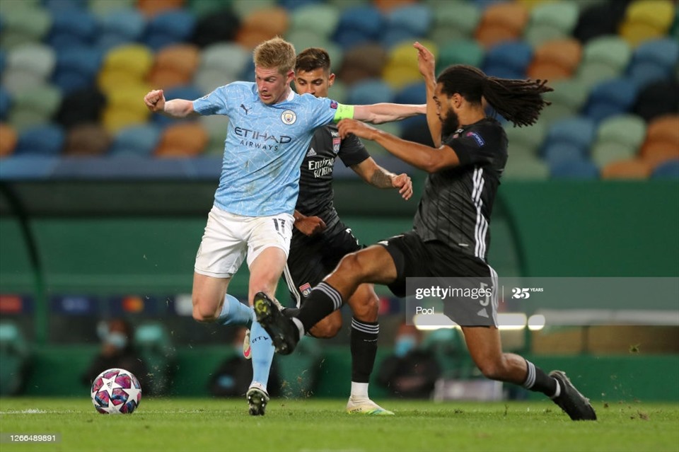 Jason Denayer cùn Lyon đánh bại Man City 3-1 tại tứ kết Champions League. Ảnh: Getty.