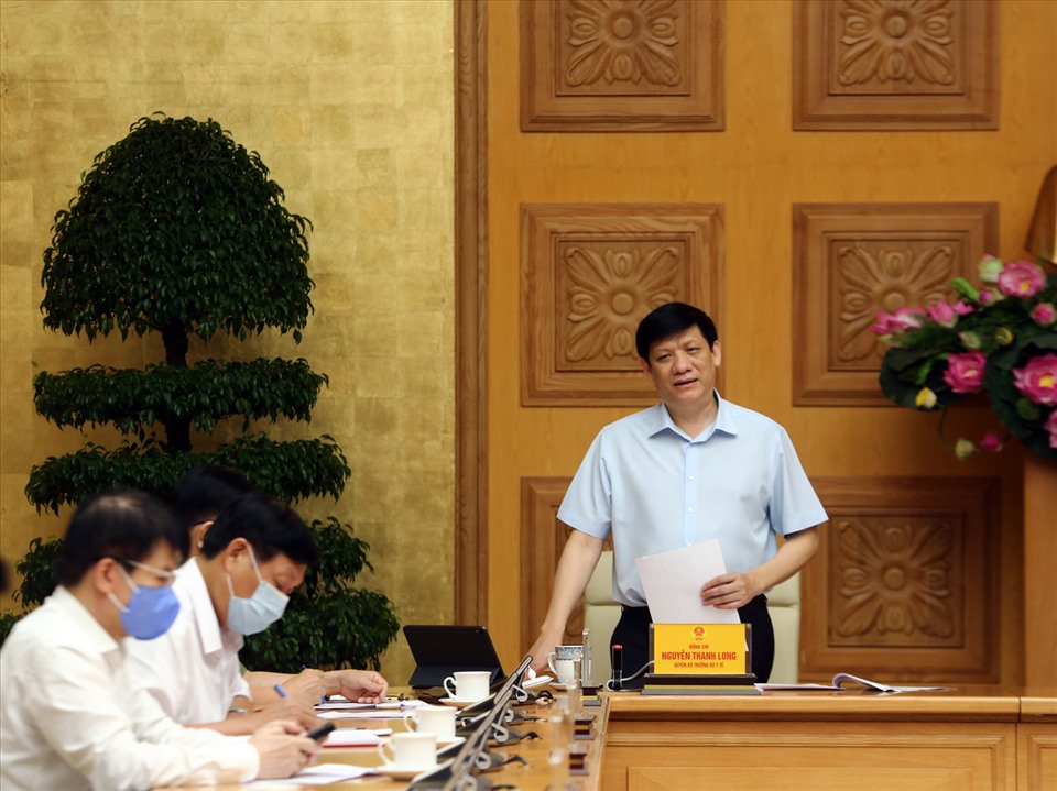 Lãnh đạo Bộ Y tế cho biết đối với ổ dịch ở tỉnh Hải Dương chúng ta phải truy vết thật nhanh, xét nghiệm thật nhanh để khoanh vùng dập dịch… Ảnh: VGP/Đình Nam