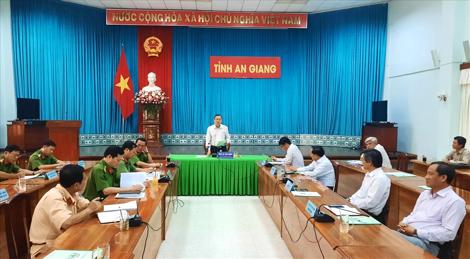 Ông Lê Văn Nưng chủ trì hội nghị. Ảnh: LT