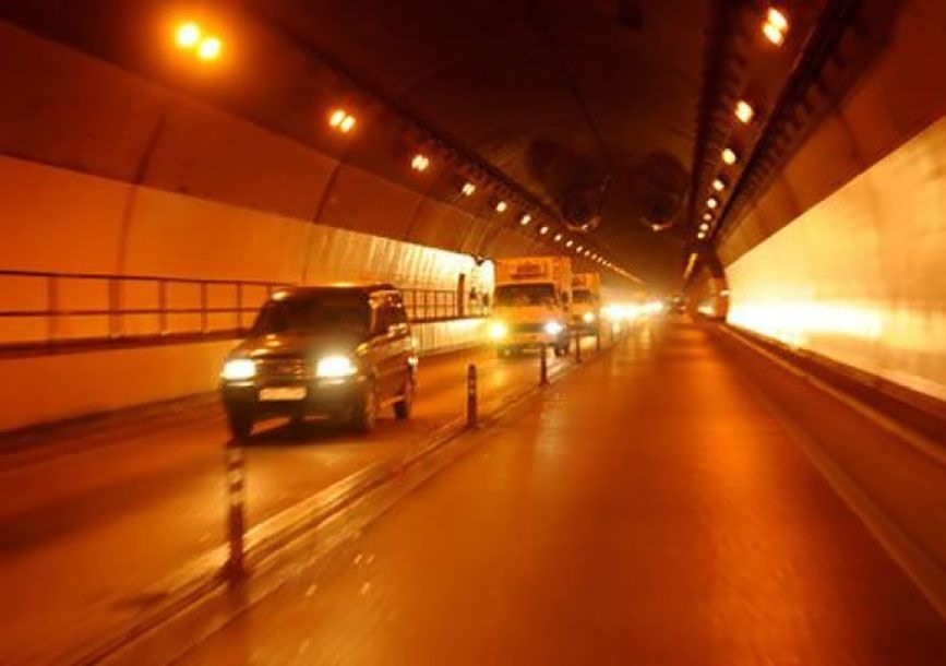 Trang bị cách lái xe an toàn và cách xử lý các tình huống khẩn cấp xảy ra trong hầm đường bộ sẽ giúp bạn yên tâm hơn khi di chuyển. Ảnh: Tuấn Nguyên