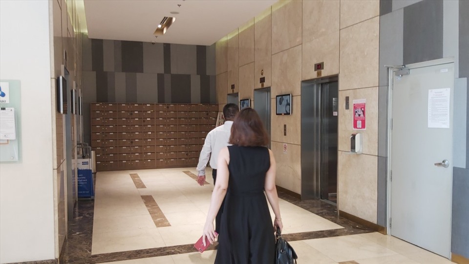 Nhân viên môi giới này cho biết, đã dẫn nhiều khách đến xem căn hộ của anh Lý nhưng khách muốn giảm giá nhiều hơn nữa thì mới chịu mua. Ảnh: Huân Cao
