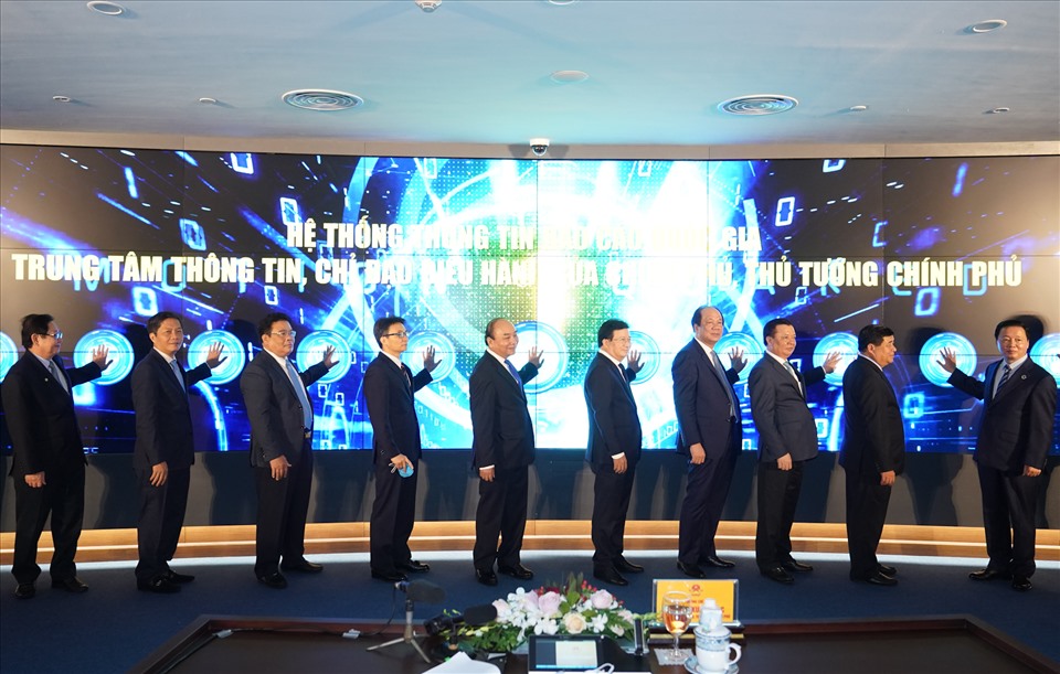 Nghi thức khai trương Hệ thống thông tin báo cáo quốc gia, Trung tâm Thông tin, chỉ đạo điều hành của Chính phủ, Thủ tướng Chính phủ. Ảnh:Quang Hiếu