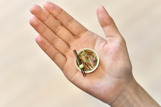 Mỗi sản phẩm hoàn thiện, An bán nó với giá 80 USD. Ảnh: AFP