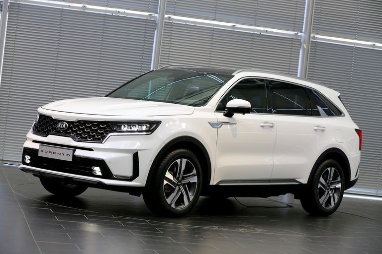 Doanh số trong 7 tháng đầu năm 2020 của KIA vượt qua nhiều các hãng xe Nhật (Ảnh: CarandDriver)
