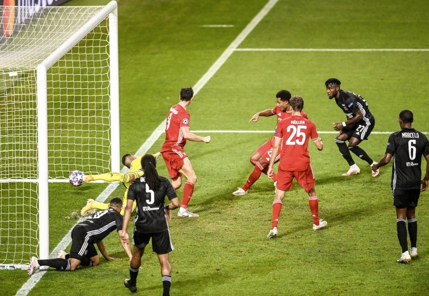Một mình Gnabry độc diễn. Ảnh: Bleacher.