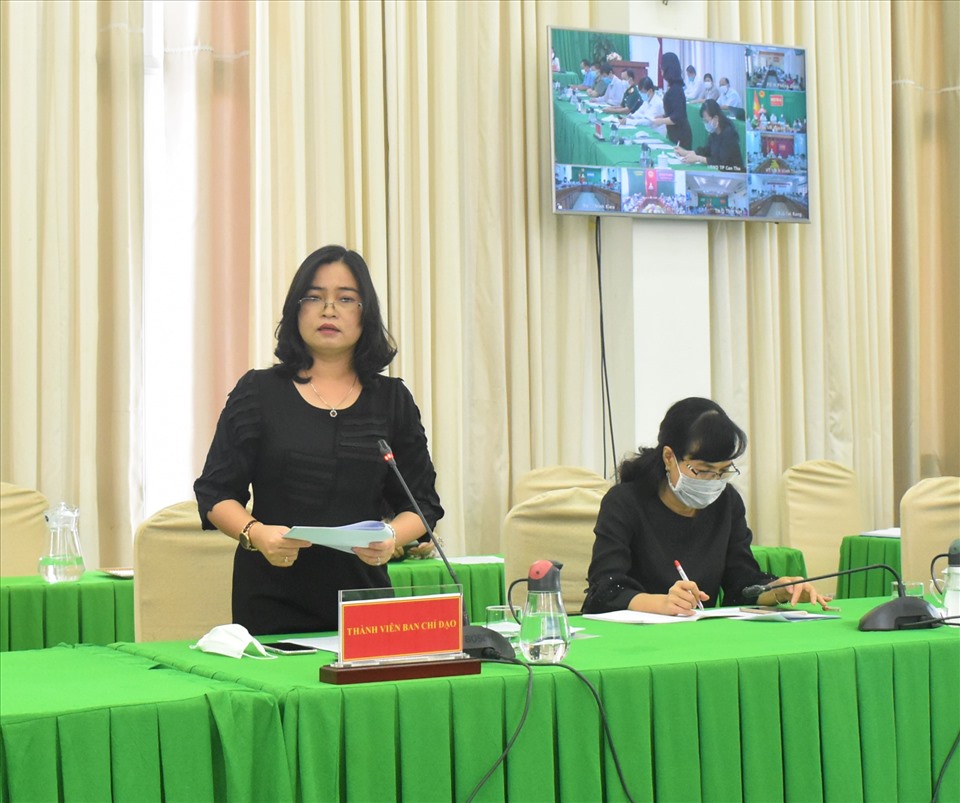 Giám đốc Sở Giáo dục và Đào tạo TP.Cần Thơ Trần Hồng Thắm phát biểu tại cuộc họp. Ảnh: Thành Nhân