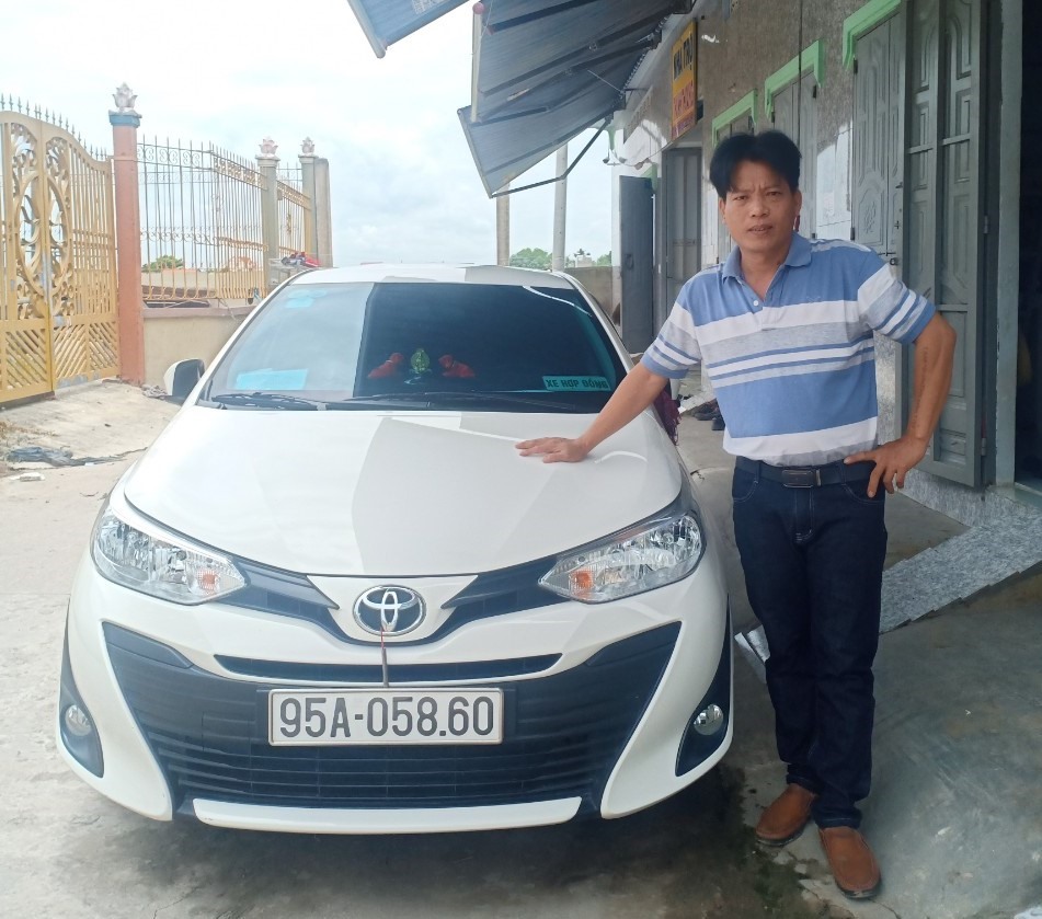 Tài xế tốt bụng nỗ lực đưa người đàn ông đến bệnh viện cấp cứu. Ảnh: Nhân vật cung cấp.