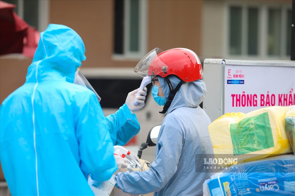 Một nhân viên y tế trở lại làm việc và sẽ cách ly bên trong bệnh viện trong thời gian tới.