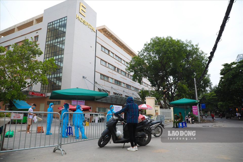 Ngay sau khi có thông tin về bệnh nhân điều trị tại đây mắc COVID-19, Bệnh viện E đã ngừng ngay tất cả các hoạt động khám chữa bệnh từ 20h ngày 19.8.