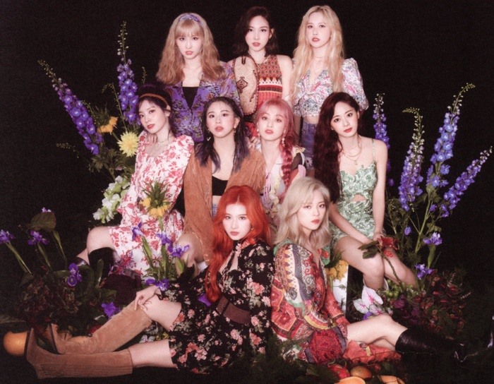 TWICE. Ảnh: Poster