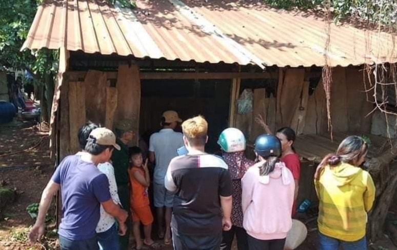 Gia đình 2 cháu bé bị đuối nước có hoàn cảnh kinh tế khó khăn, sinh sống trong nhà lợp tôn nhỏ hẹp. Ănh người dân cung cấp.