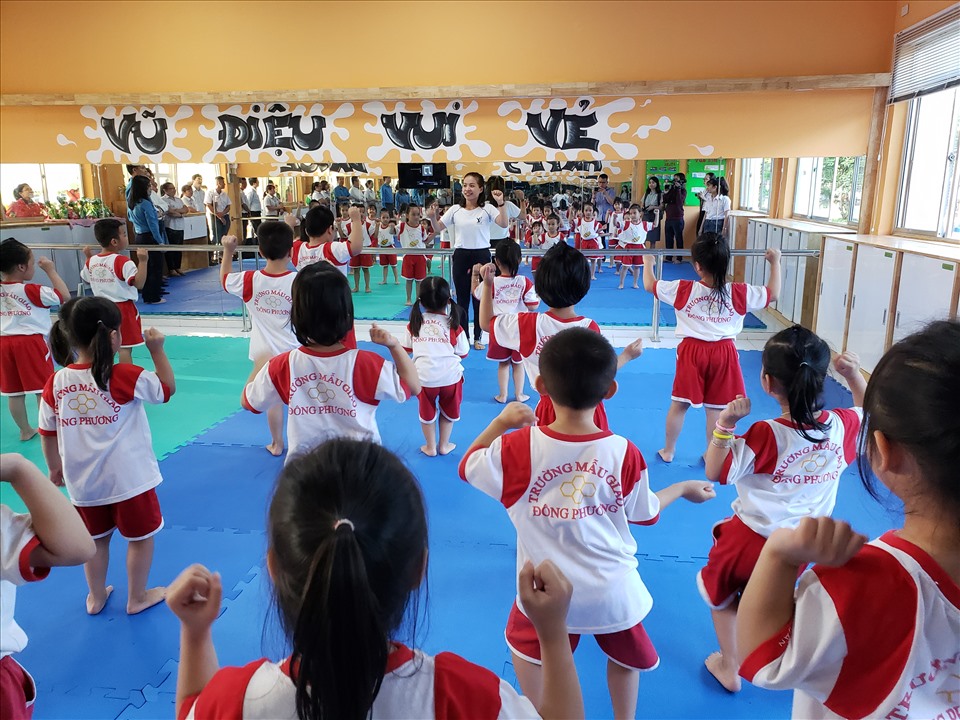 Ở đây, con công nhân được học tập trong môi trường mẫu giáo hiện đại, giáo án cập nhật liên tục giúp trẻ học được nhiều kỹ năng, kiến thức. Ảnh: Hà Anh Chiến