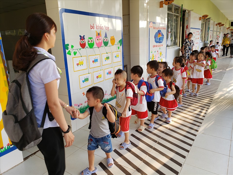 Giáo viên tại đây cũng rất tận tâm nên bố mẹ của các em rất yên tâm làm việc tại nhà máy. Ảnh: Hà Anh Chiến