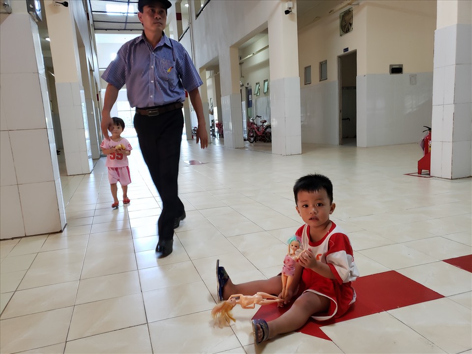Đây là khu ký túc xá dành cho công nhân có quy mô tương đối hiện đại và đầy đủ tiện nghi, đảm bảo an ninh; hệ thống phòng cháy, chữa cháy có đội ngũ trực 24/24 giờ. Ảnh: Hà Anh Chiến