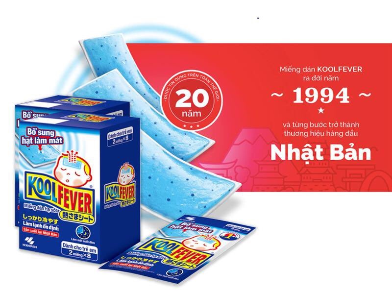Miếng dán hạ sốt cũng là cách lựa chọn của các bậc phụ huynh. Ảnh: Nhật Hạ.