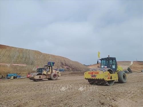 Giao tổng mức vốn đầu tư công giai đoạn 2021-2025 sớm sẽ hỗ trợ các bộ chủ động kế hoạch giải ngân. Ảnh: TTXVN