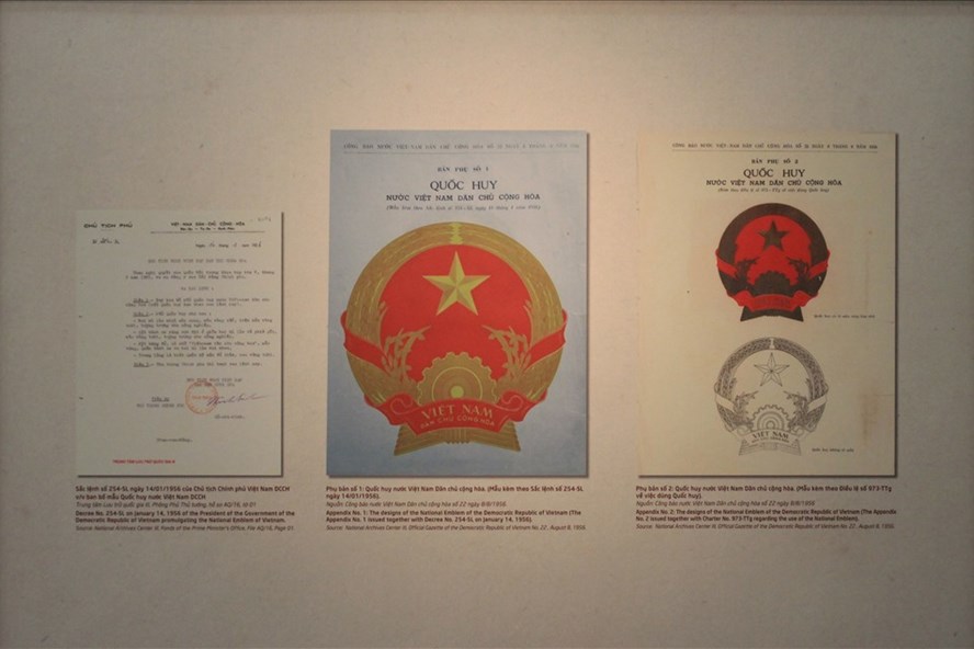 Sắc lệnh Công bố mẫu Quốc huy của nước Việt Nam Dân chủ Cộng hoà do Chủ tịch Hồ Chí Minh ký. Ảnh: T.Vương