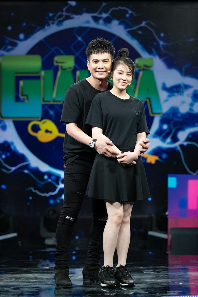 Lâm Hùng và vợ. Ảnh: CTCC