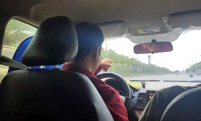 Nhiều tài xế Grab tỏ ra khó hiểu với việc phải bỏ tiền và thời gian để học lấy thứ mà mình đã được đào tạo tới 2 lần.
