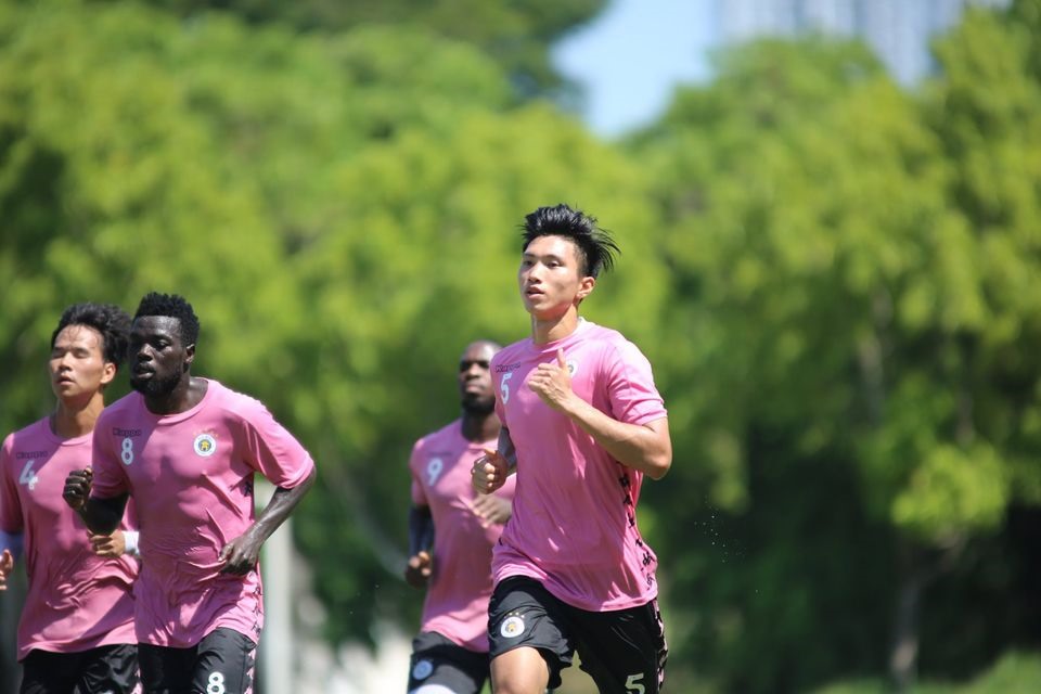 Đoàn Văn Hậu đang nỗ lực tập luyện cùng Hà Nội. Ảnh: HNFC