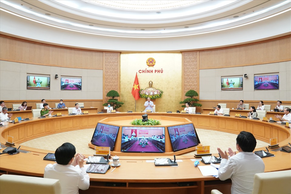 Thủ tướng Chính phủ chủ trì phiên họp. Ảnh VGP